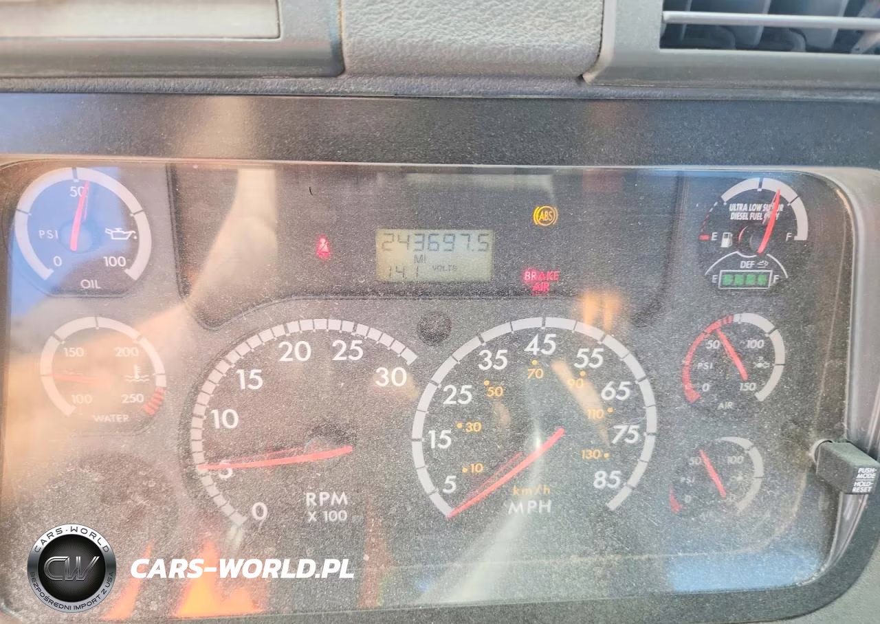 2014 Freightliner Cascadia Semi Truck VIN:1FUJGBDV4ELFK7039 - 9