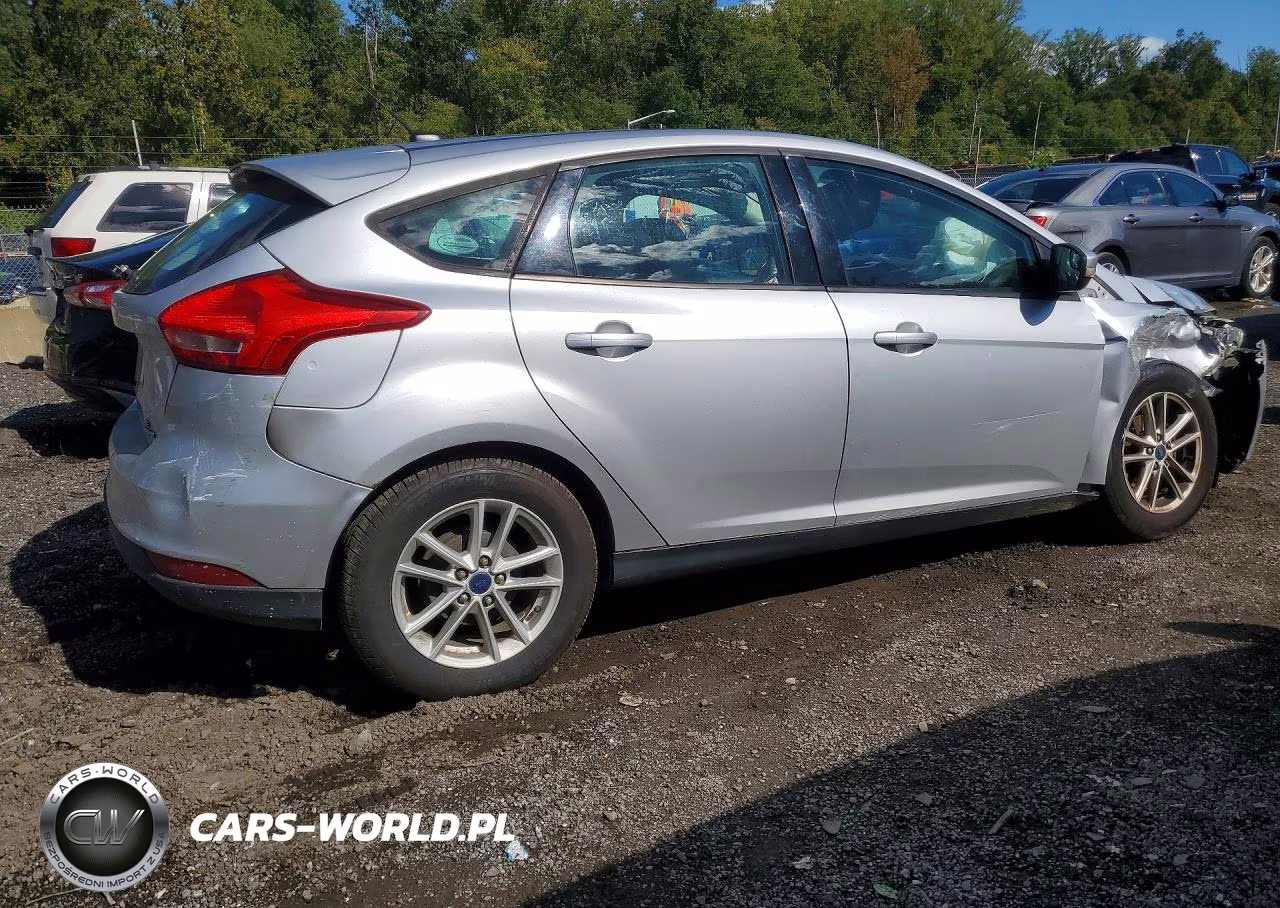 2016 Ford Focus Se VIN:1FADP3K28GL320291 - 3