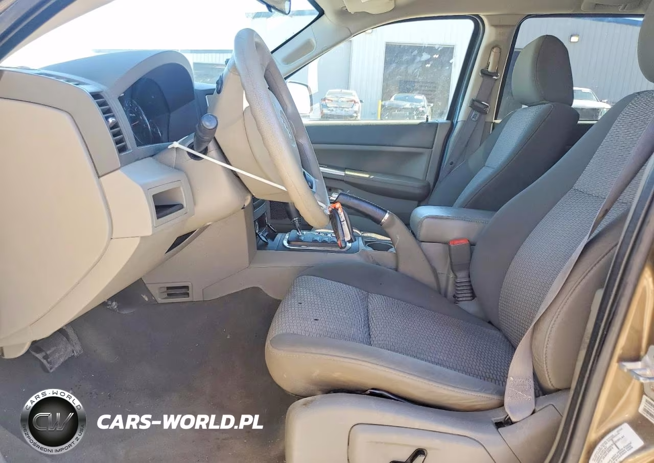 2009 Jeep Grand Cherokee Laredo VIN:1J8GR48K39C541064 - 7