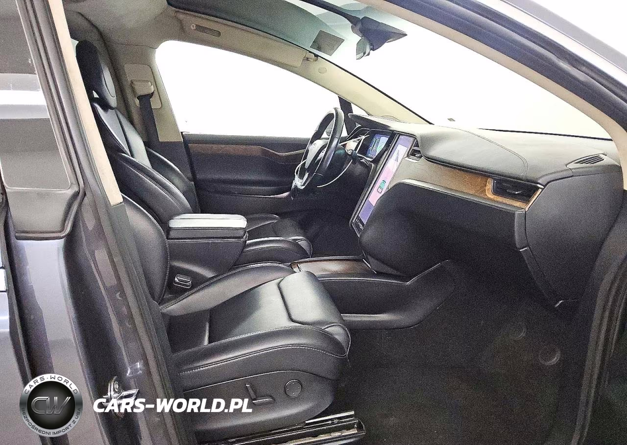 2018 Tesla Model X VIN:5YJXCAE21JF102903 - 14