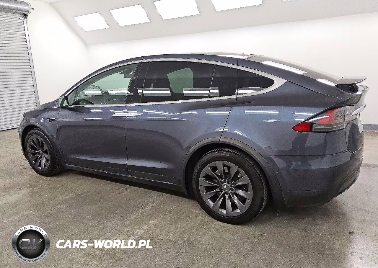2018 Tesla Model X VIN:5YJXCAE21JF102903 - 2