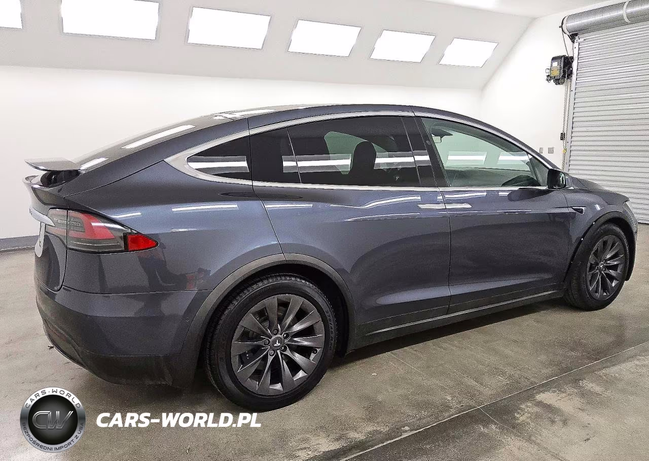 2018 Tesla Model X VIN:5YJXCAE21JF102903 - 3