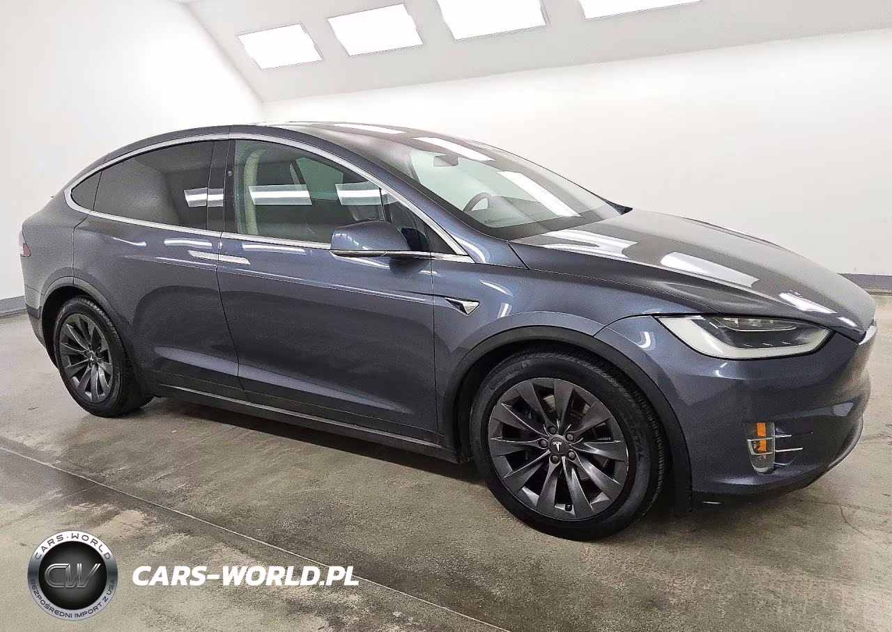 2018 Tesla Model X VIN:5YJXCAE21JF102903 - 4