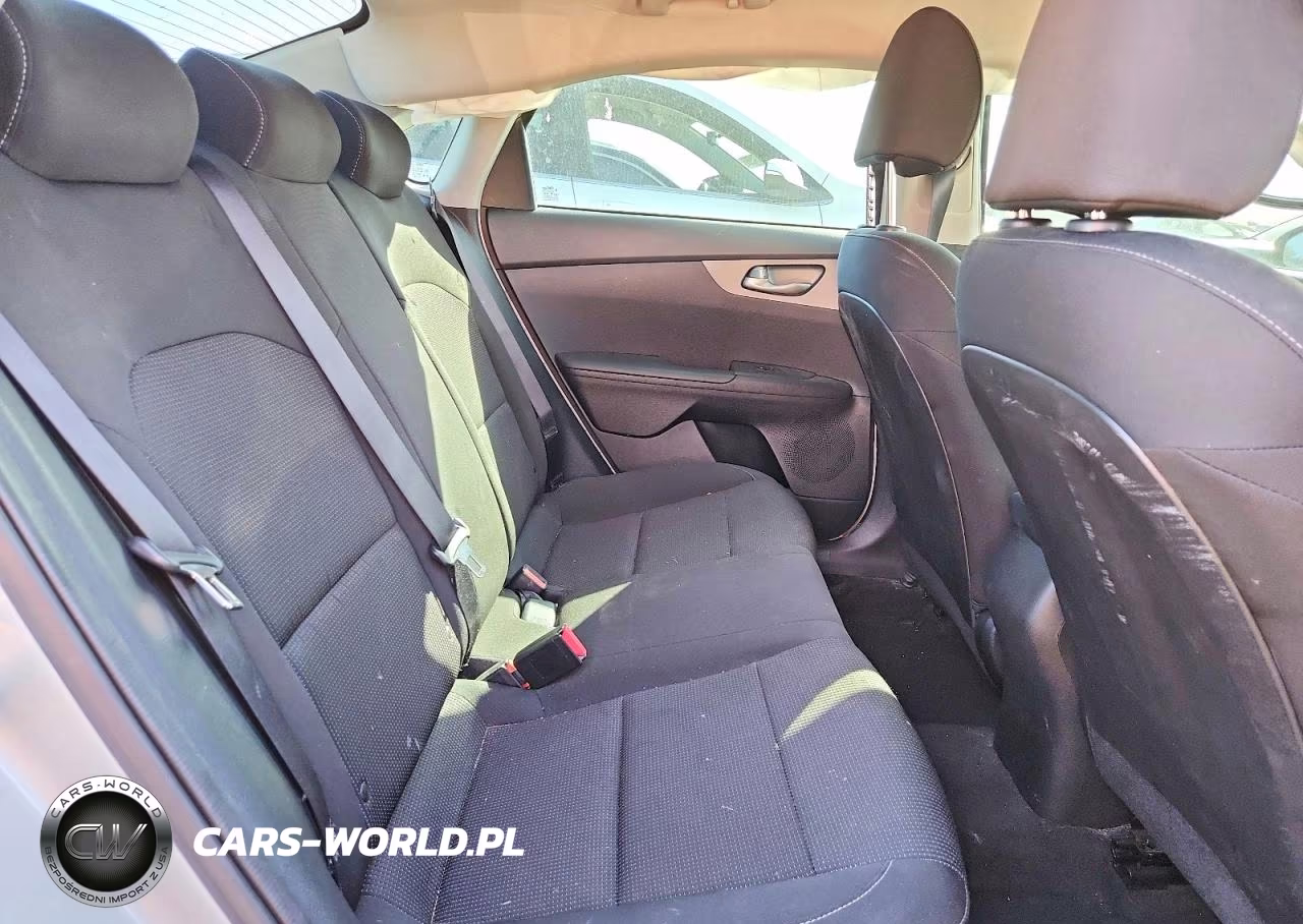 2021 Kia Forte Lxs VIN:3KPF24AD0ME305671 - 10
