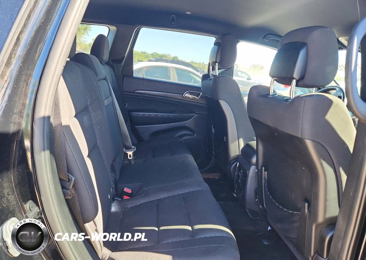 2018 Jeep Grand Cherokee Laredo VIN:1C4RJFAG1JC382011 - 10
