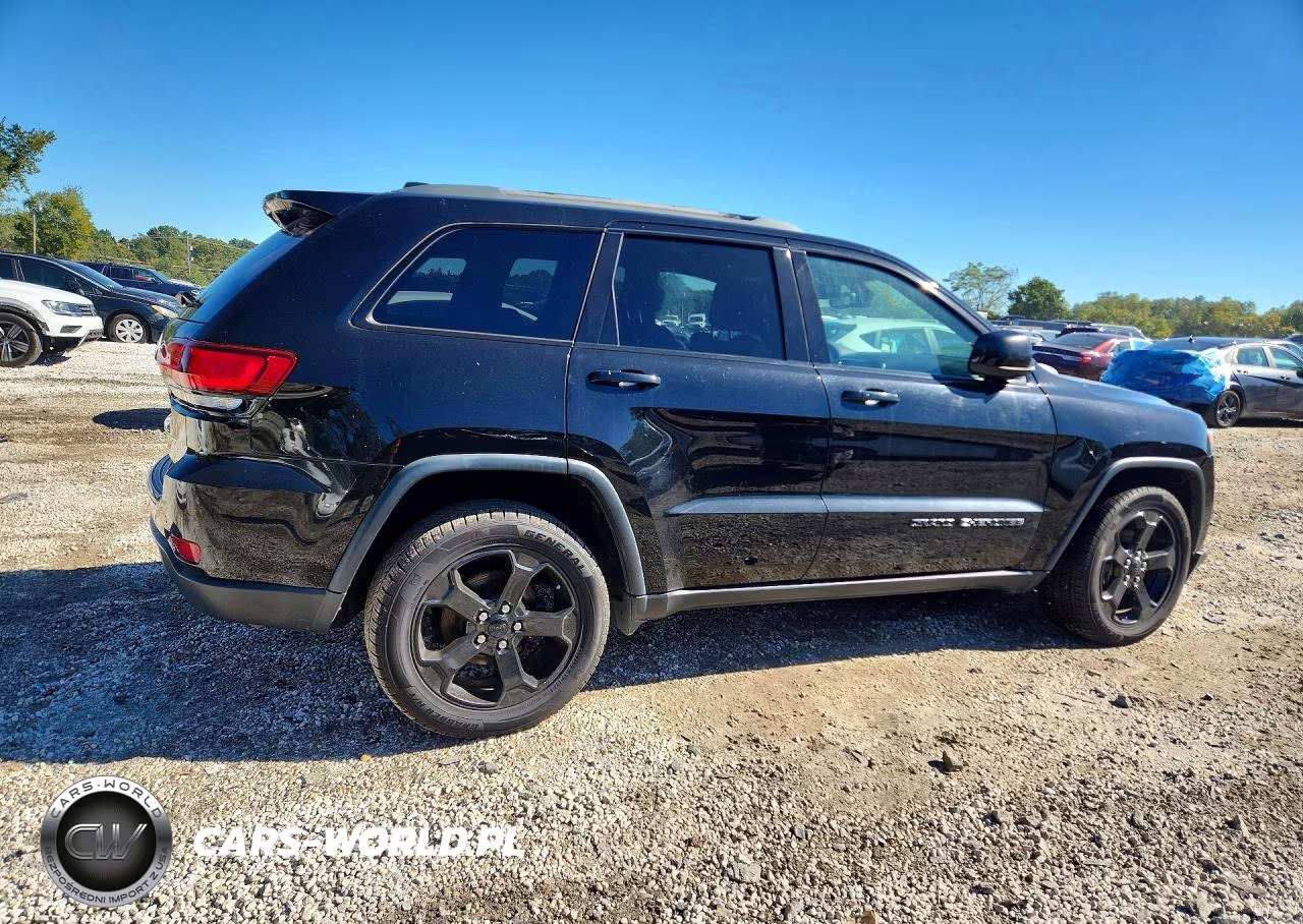 2018 Jeep Grand Cherokee Laredo VIN:1C4RJFAG1JC382011 - 3