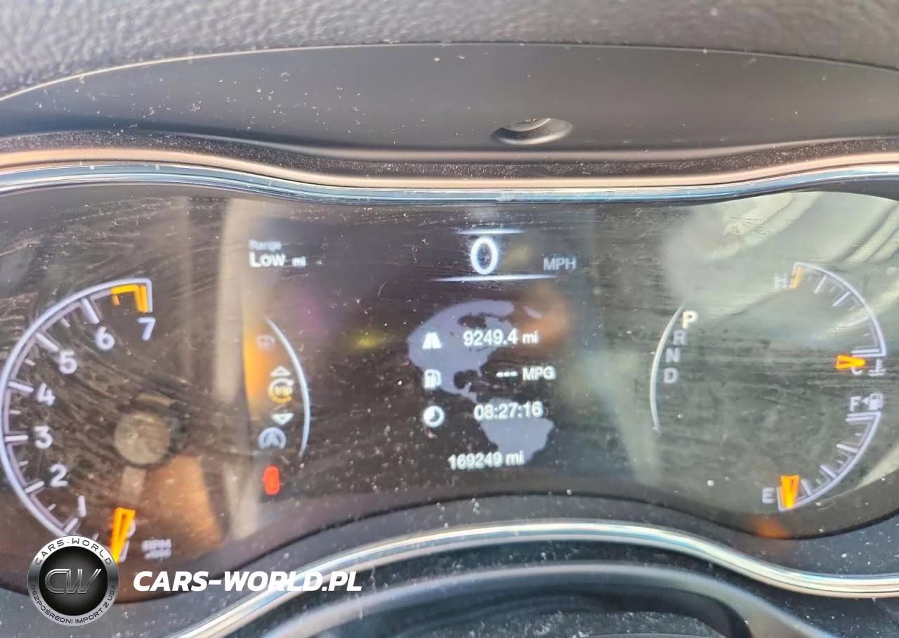 2018 Jeep Grand Cherokee Laredo VIN:1C4RJFAG1JC382011 - 9