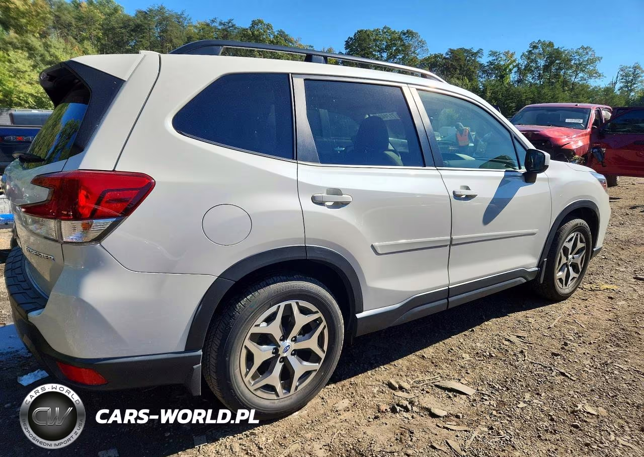 2020 Subaru Forester Premium VIN:JF2SKAJC8LH406178 - 3