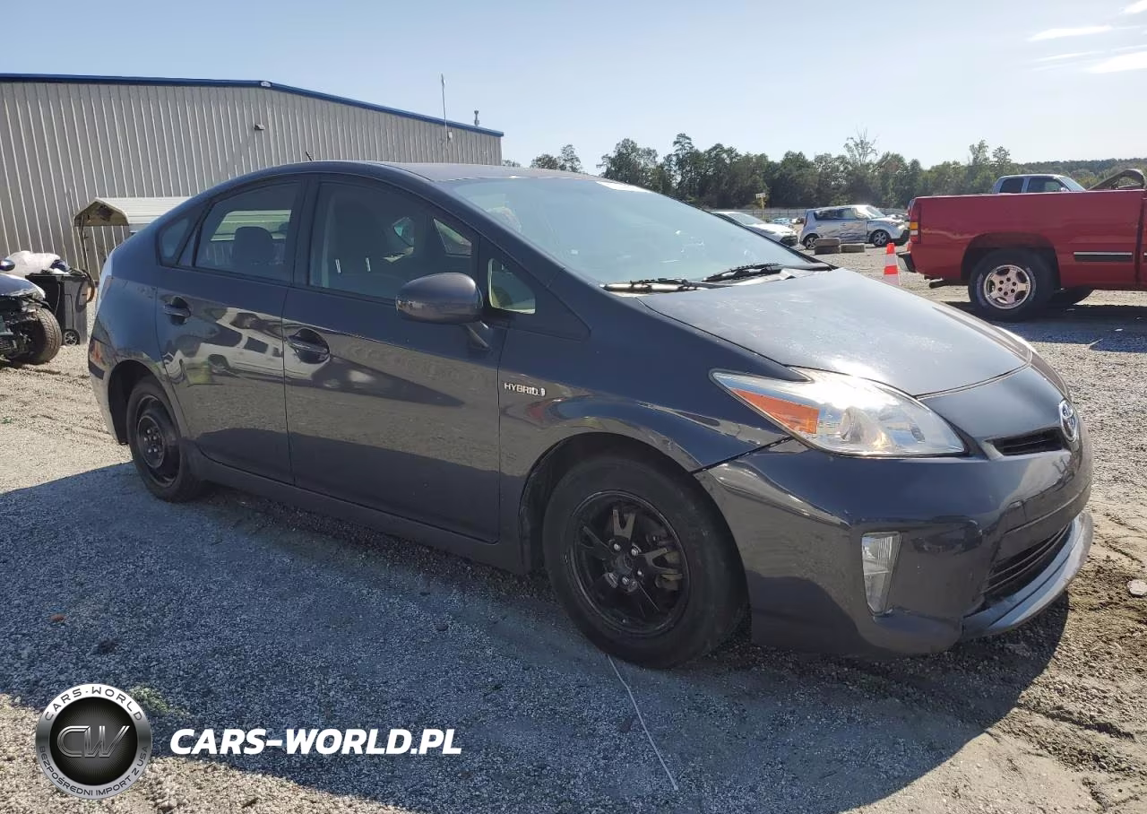 2014 Toyota Prius Two VIN:JTDKN3DU1E1742644 - 4