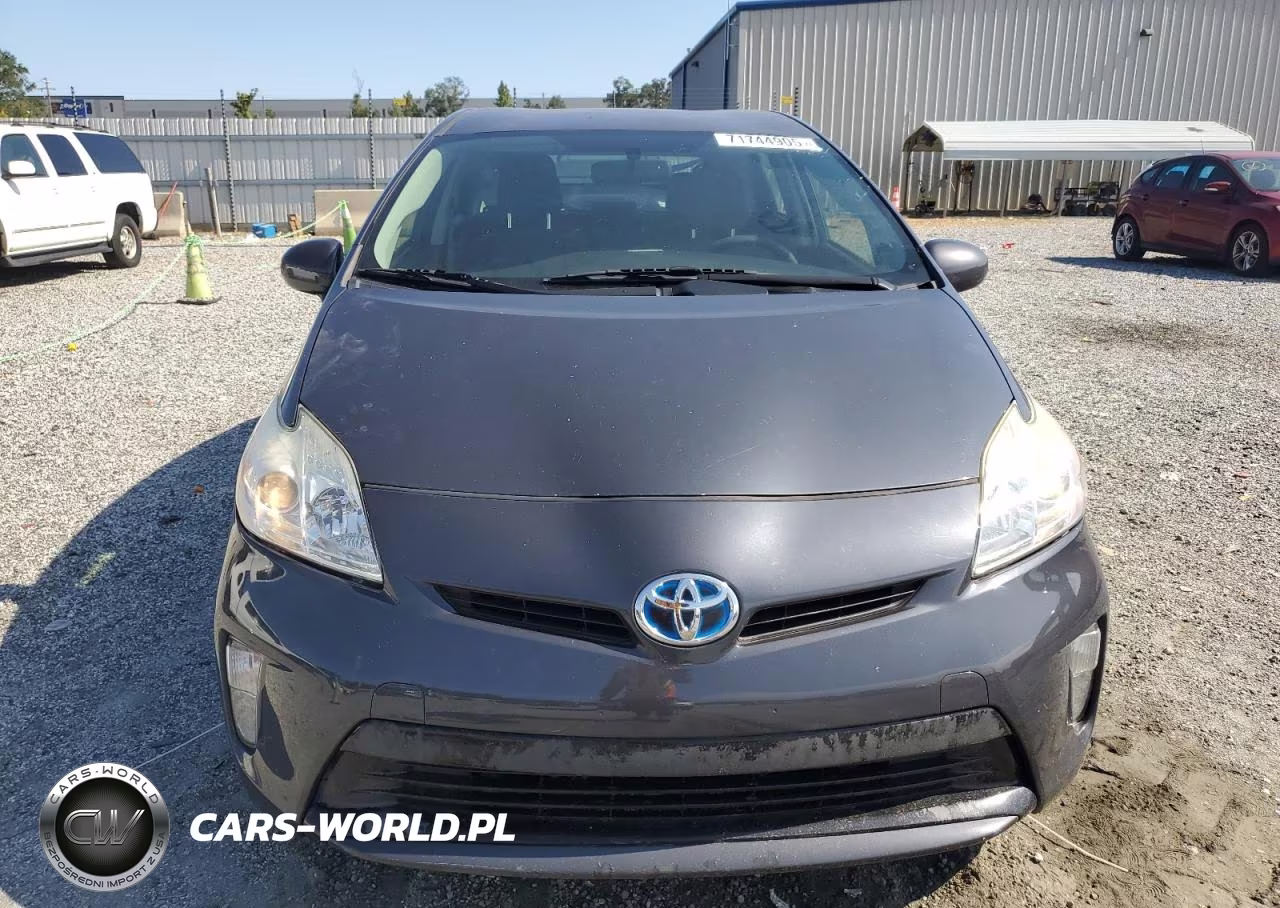 2014 Toyota Prius Two VIN:JTDKN3DU1E1742644 - 5