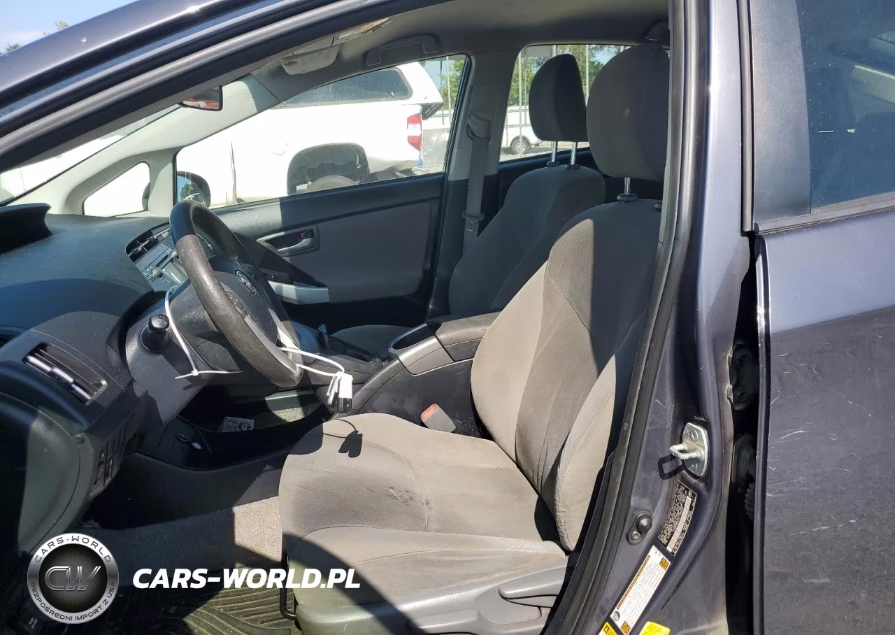 2014 Toyota Prius Two VIN:JTDKN3DU1E1742644 - 7