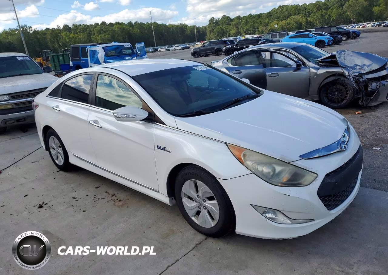 2015 Hyundai Sonata Hybrid Base VIN:KMHEC4A41FA138456 - 4