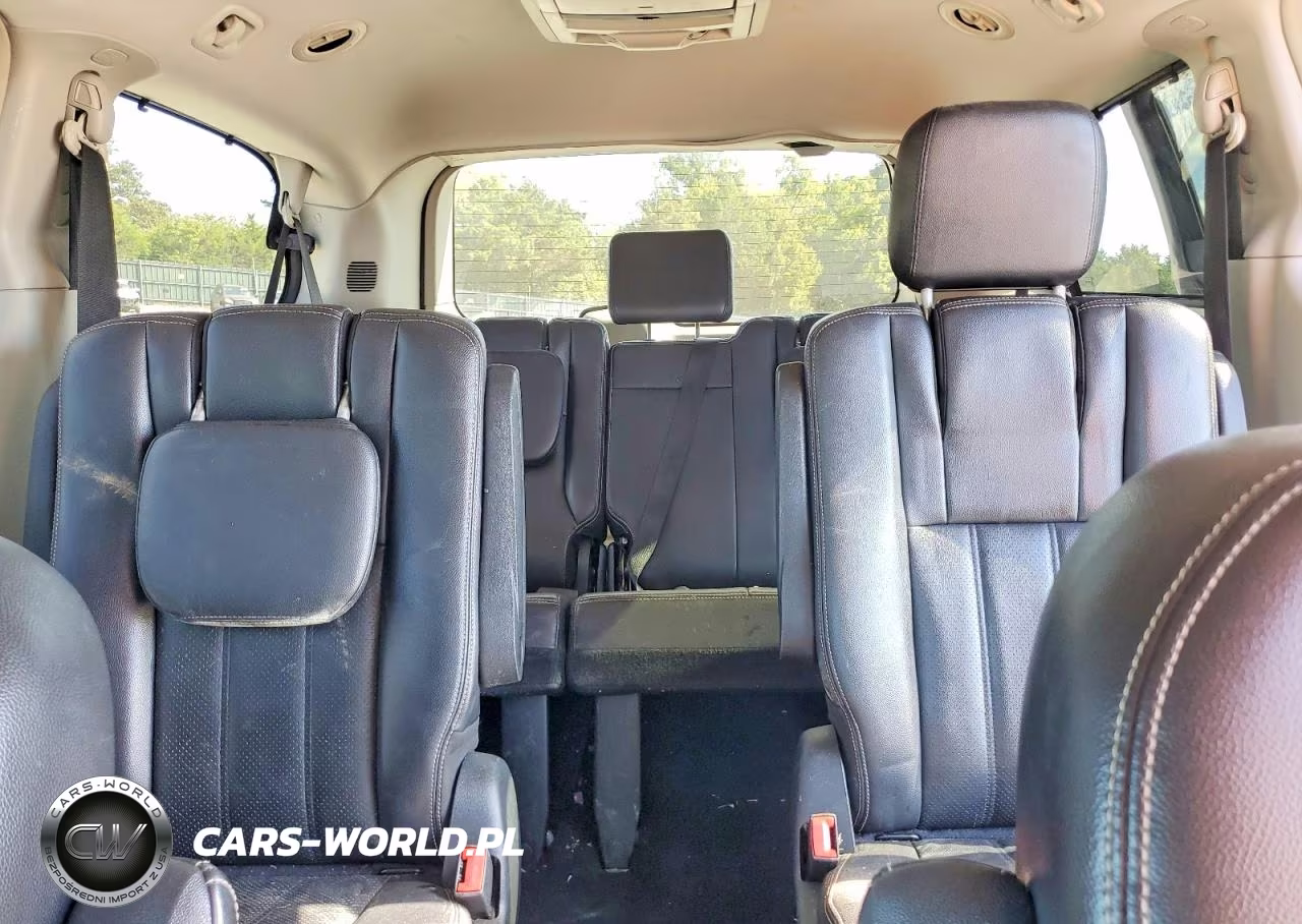 2011 Chrysler Town & Country Touring L VIN:2A4RR8DG5BR706046 - 10