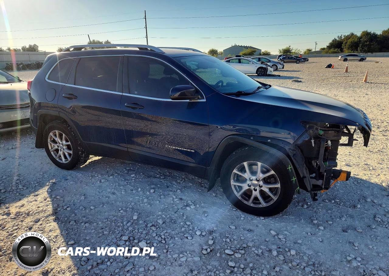 2018 Jeep Cherokee Latitude Plus VIN:1C4PJLLB4JD552248 - 4