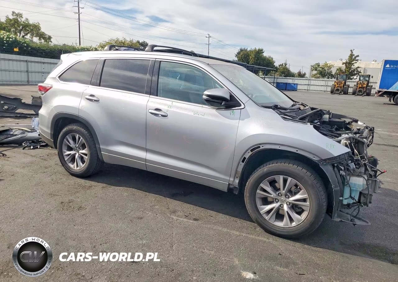 2015 Toyota Highlander Xle VIN:5TDKKRFH8FS067259 - 4