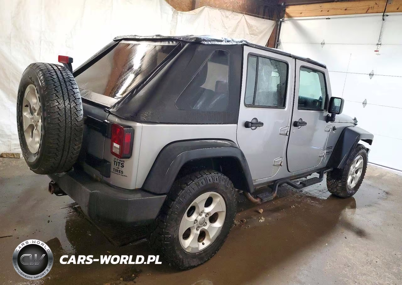 2014 Jeep Wrangler Unlimited Sport VIN:1C4BJWDG5EL119698 - 3