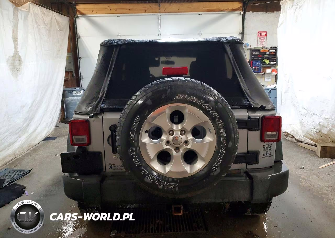 2014 Jeep Wrangler Unlimited Sport VIN:1C4BJWDG5EL119698 - 6