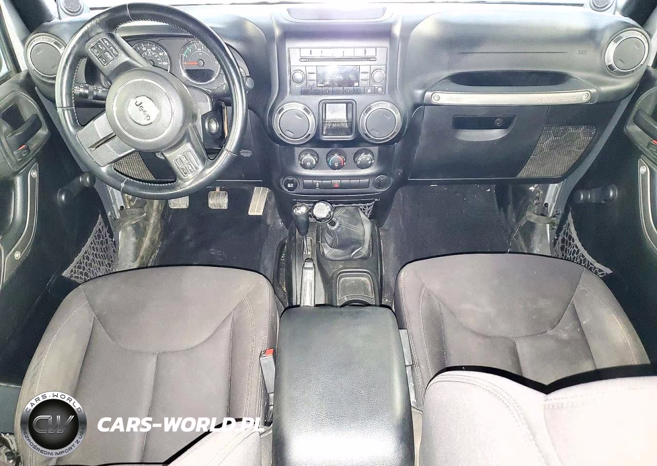 2014 Jeep Wrangler Unlimited Sport VIN:1C4BJWDG5EL119698 - 8