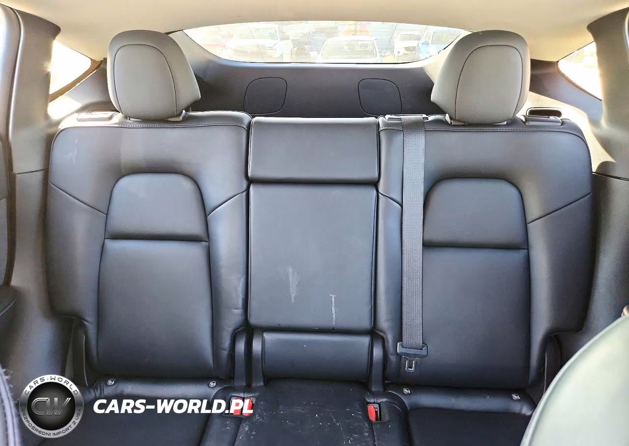 2022 Tesla Model Y VIN:7SAYGDEF3NF365867 - 10
