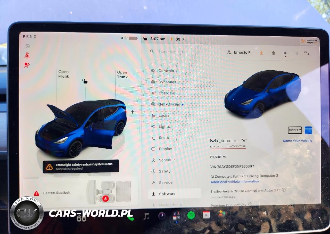 2022 Tesla Model Y VIN:7SAYGDEF3NF365867 - 9