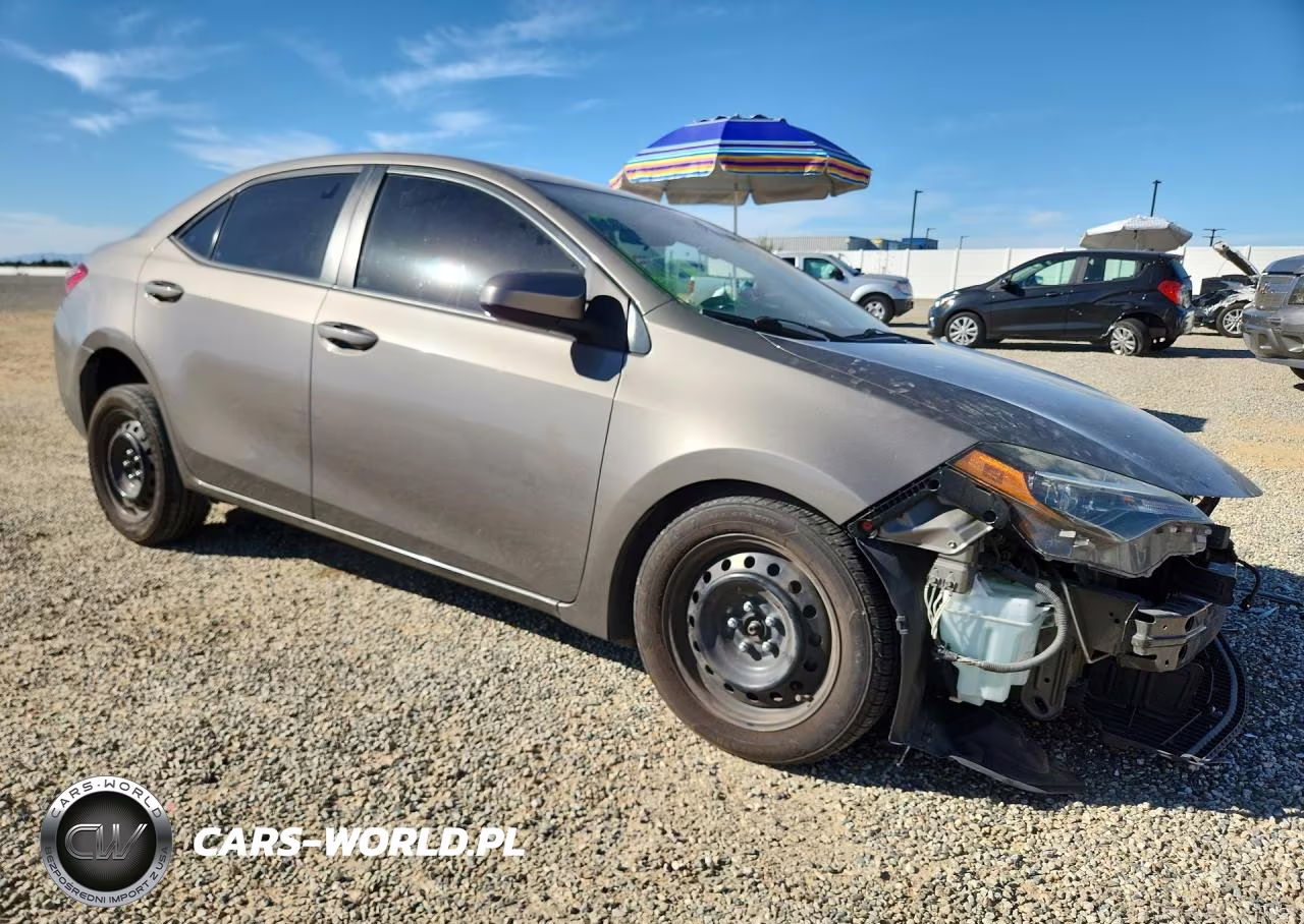 2018 Toyota Corolla Le VIN:5YFBURHE2JP834361 - 4