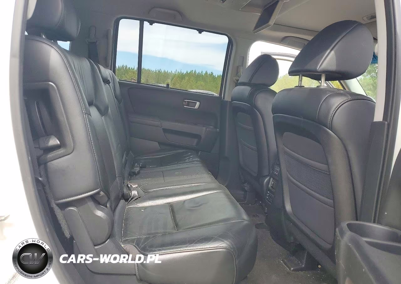 2011 Honda Pilot Touring VIN:5FNYF3H93BB032368 - 10