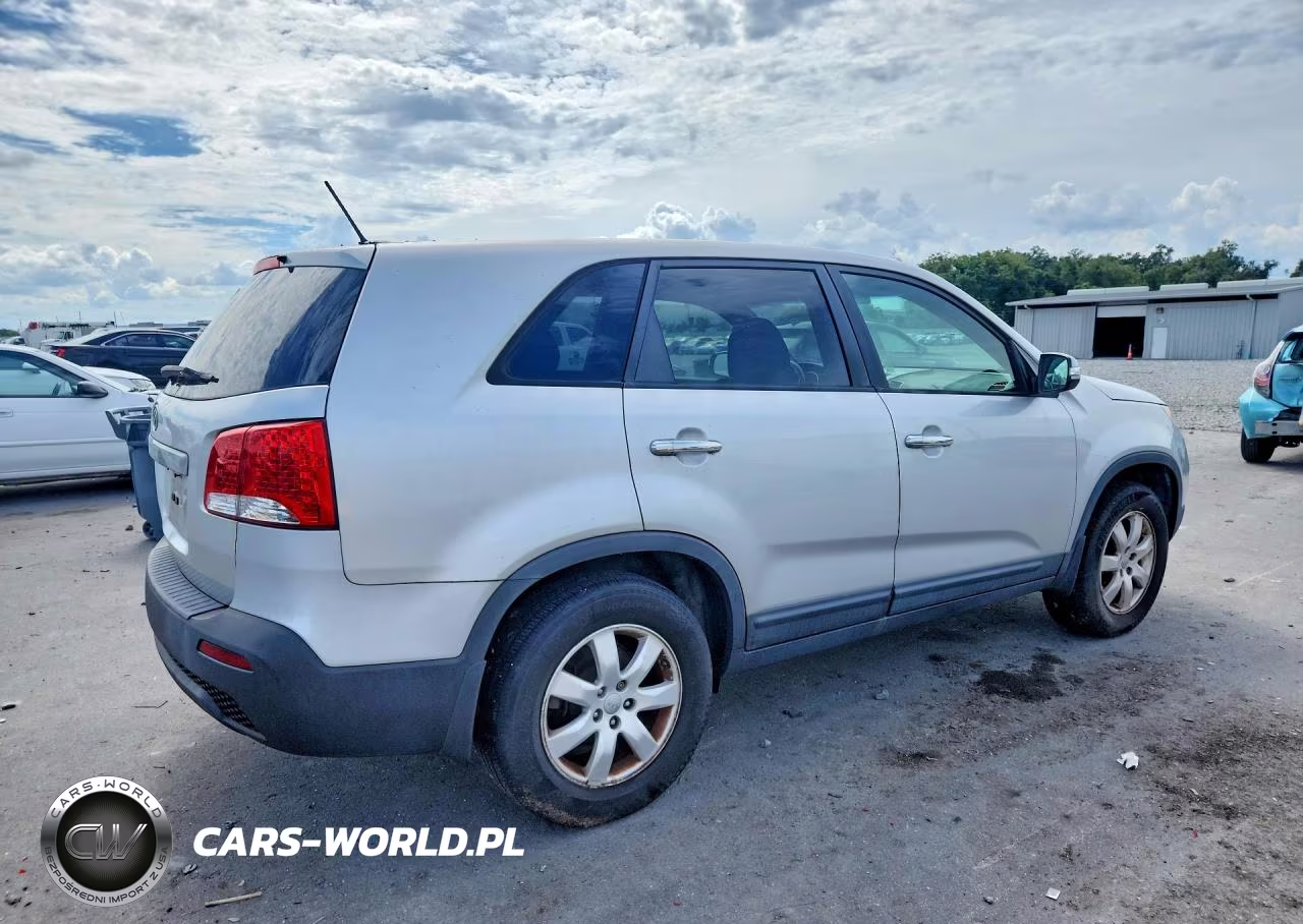 2013 Kia Sorento Lx VIN:5XYKT3A19DG348307 - 3