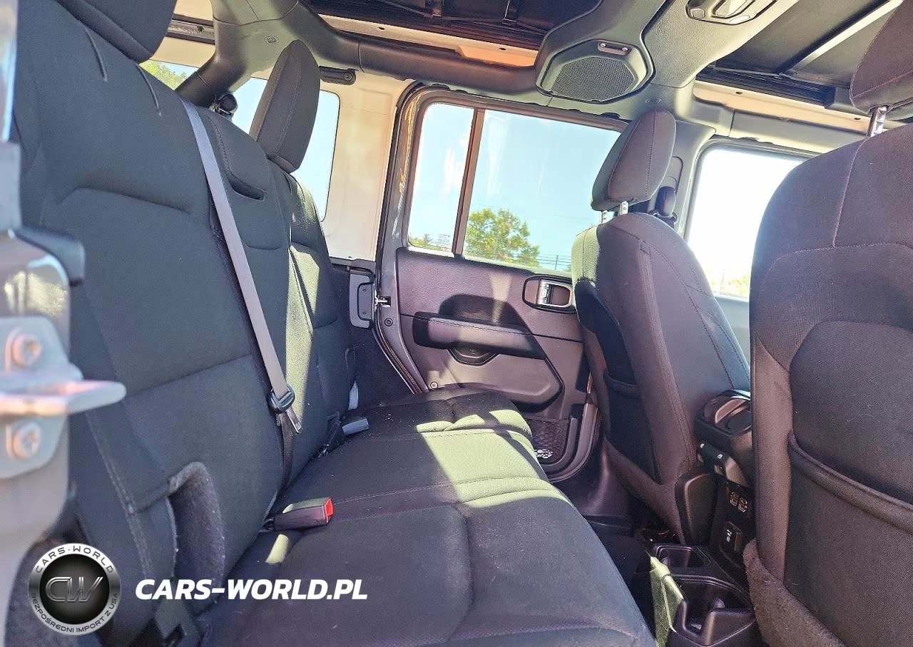 2020 Jeep Wrangler Unlimited Sahara VIN:1C4HJXENXLW291654 - 10