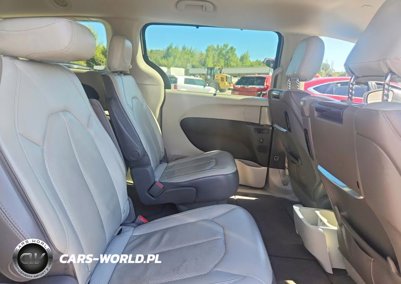 2017 Chrysler Pacifica Touring L Plus VIN:2C4RC1EG3HR627948 - 11