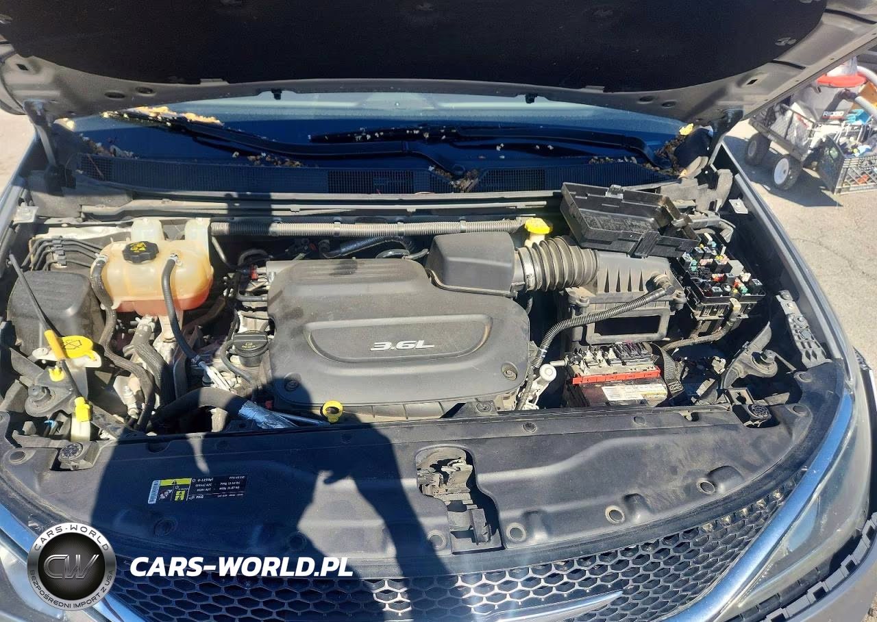 2017 Chrysler Pacifica Touring L Plus VIN:2C4RC1EG3HR627948 - 12