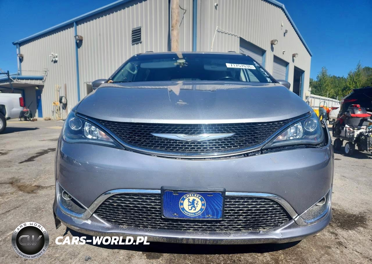2017 Chrysler Pacifica Touring L Plus VIN:2C4RC1EG3HR627948 - 5