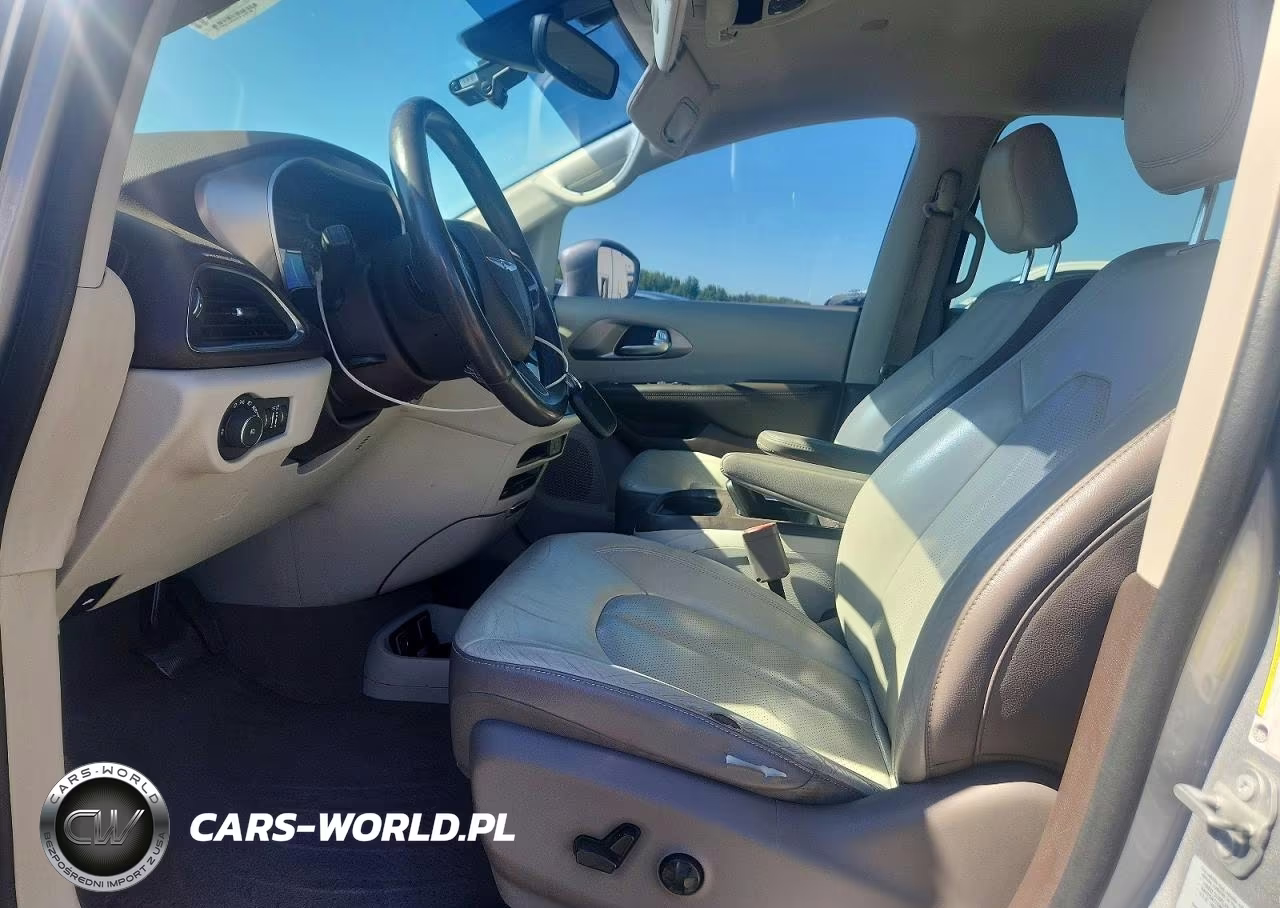 2017 Chrysler Pacifica Touring L Plus VIN:2C4RC1EG3HR627948 - 7
