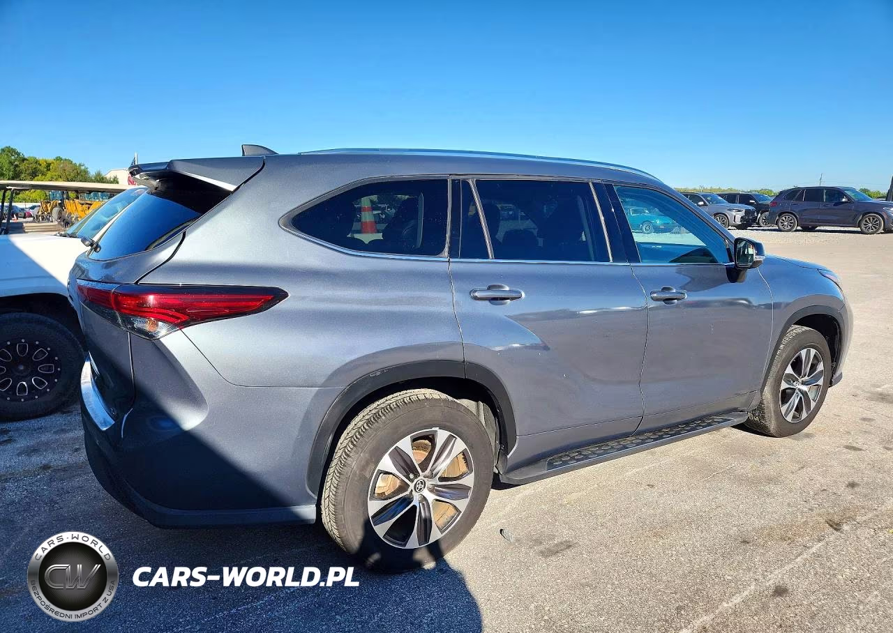 2022 Toyota Highlander Xle VIN:5TDGZRAH4NS539819 - 3