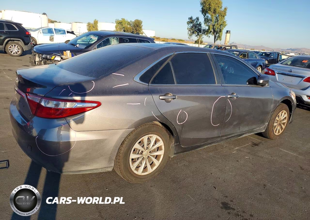 2016 Toyota Camry Le VIN:4T4BF1FK1GR572611 - 3