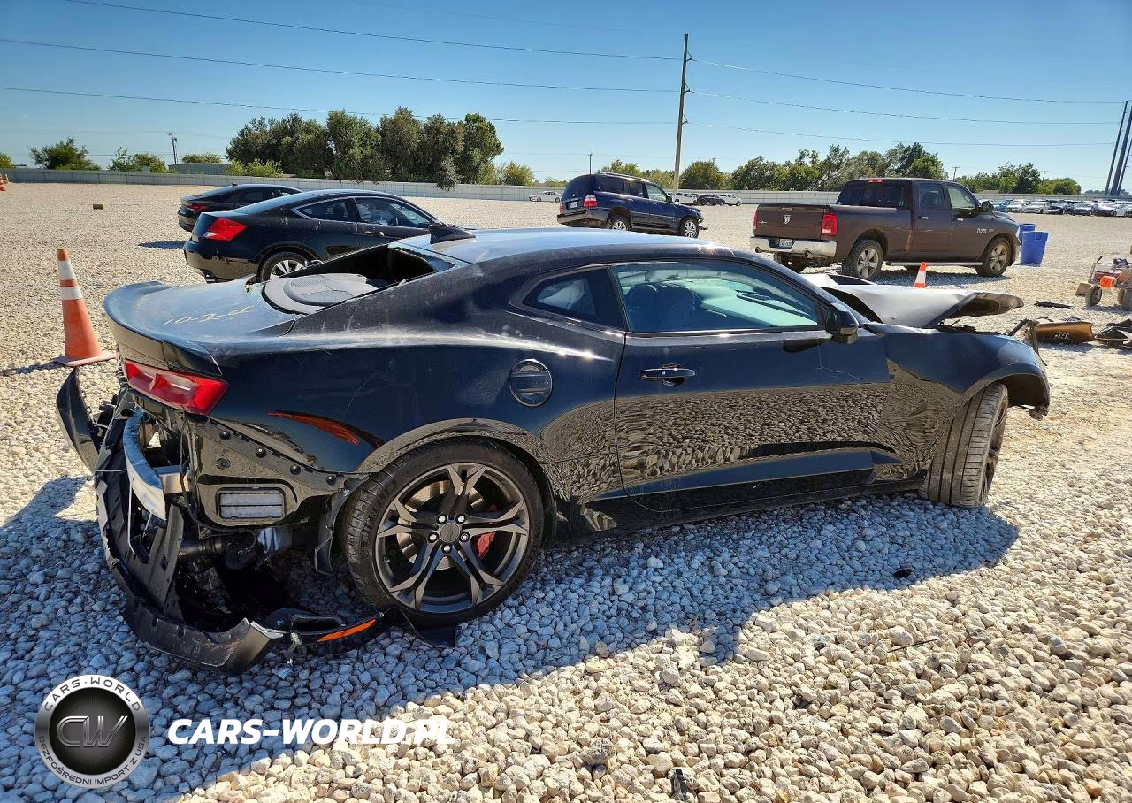 2018 Chevrolet Camaro Ss VIN:1G1FE1R72J0183395 - 3