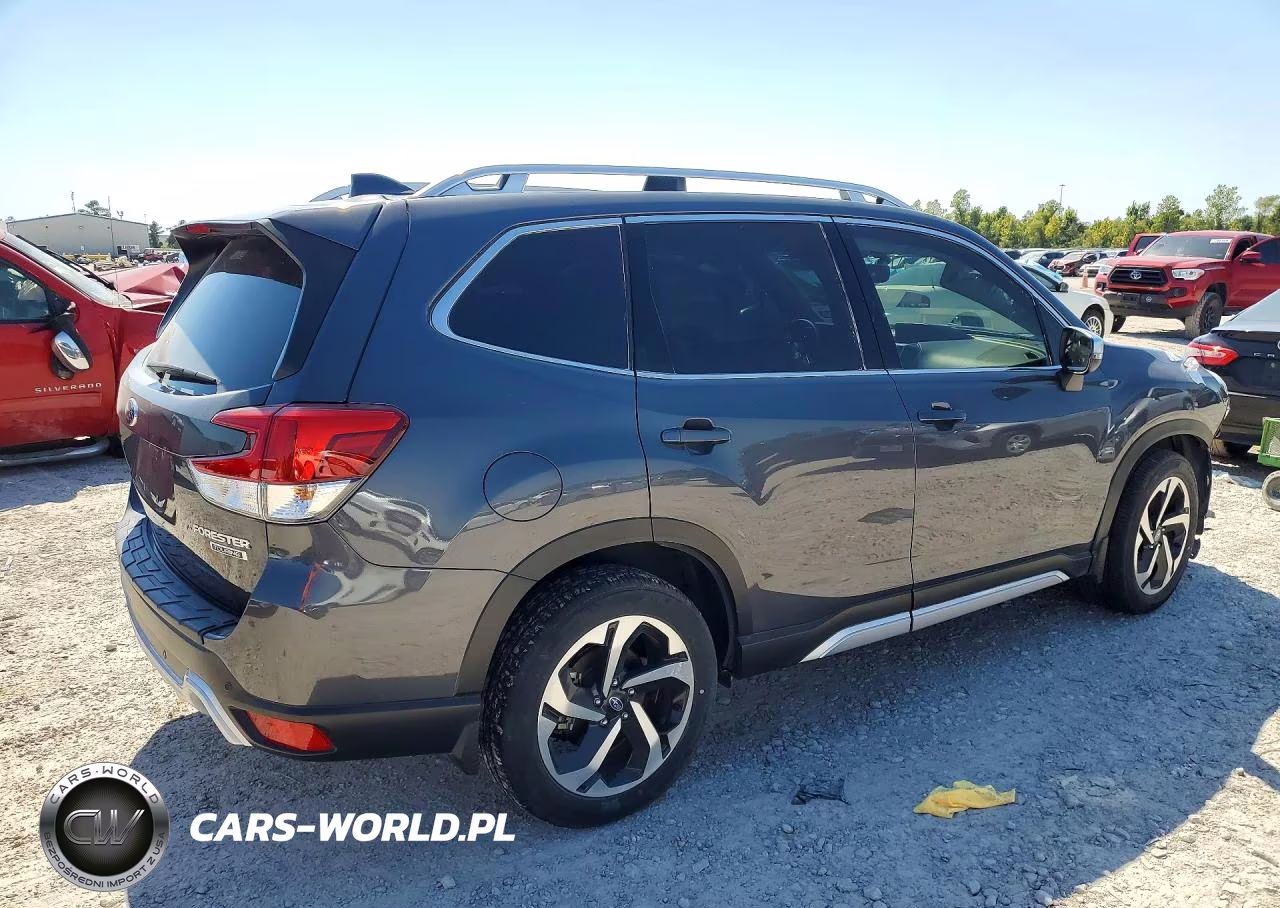 2023 Subaru Forester Touring VIN:JF2SKARC4PH519460 - 3