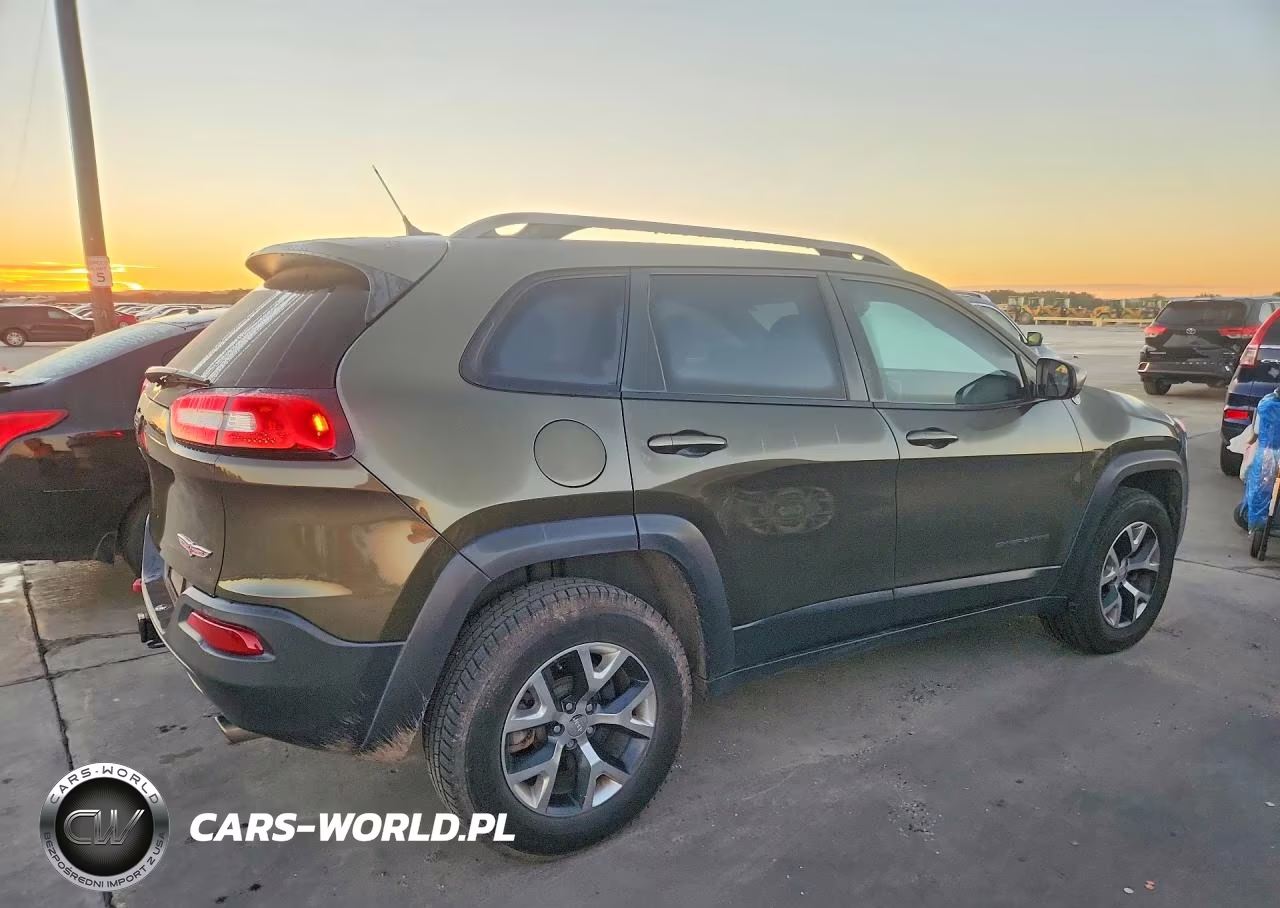 2015 Jeep Cherokee Trailhawk VIN:1C4PJMBS3FW502461 - 3