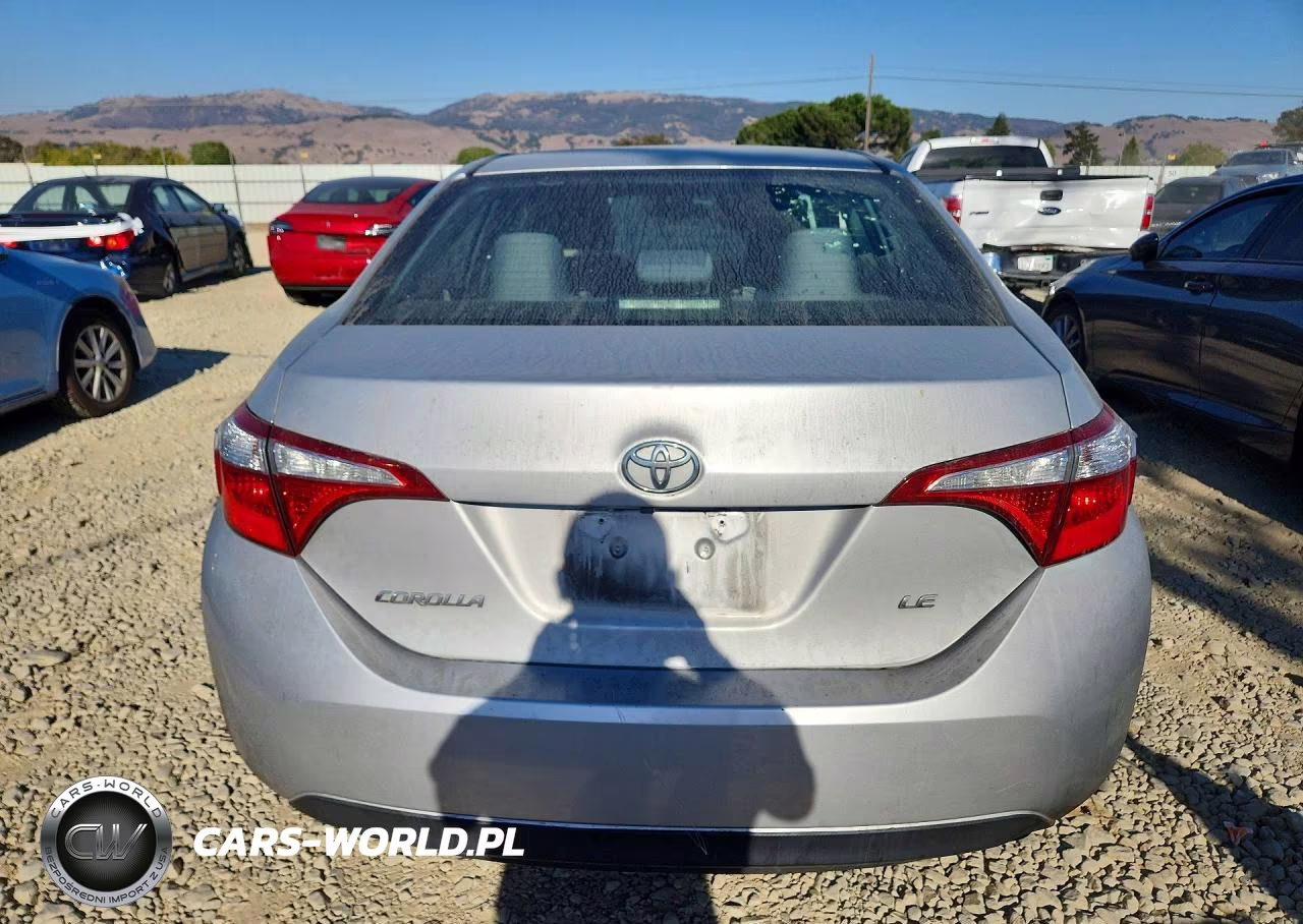 2015 Toyota Corolla Le VIN:5YFBURHE2FP274509 - 6