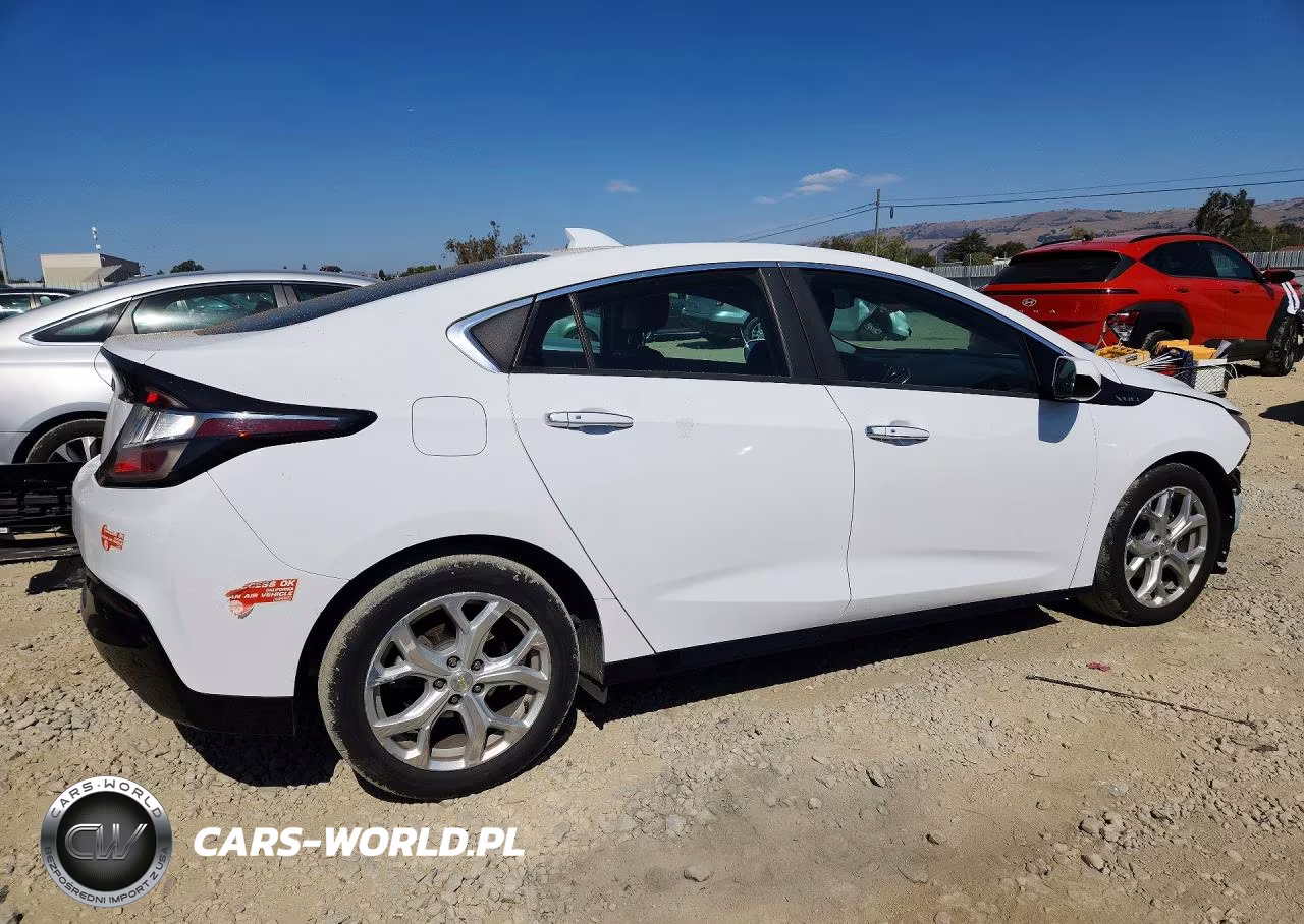 2018 Chevrolet Volt Premier VIN:1G1RD6S56JU143318 - 3
