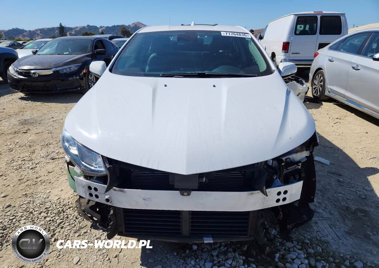 2018 Chevrolet Volt Premier VIN:1G1RD6S56JU143318 - 5