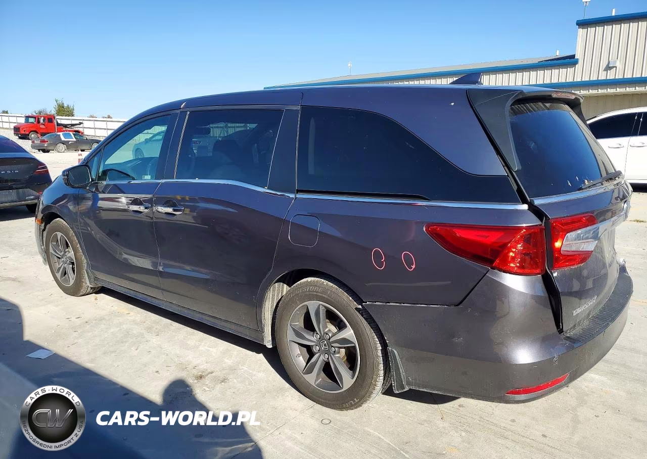 2018 Honda Odyssey Touring VIN:5FNRL6H89JB060146 - 2