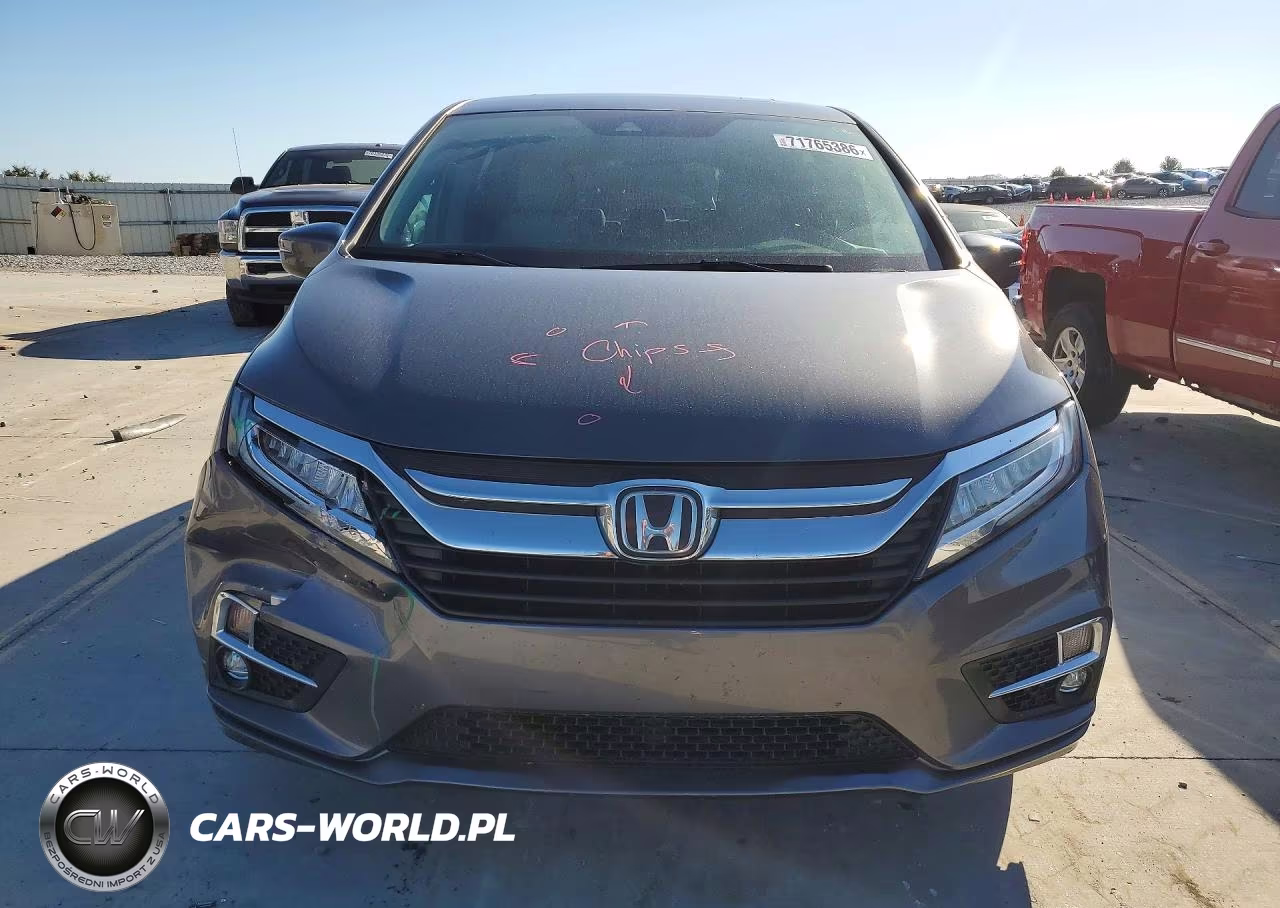2018 Honda Odyssey Touring VIN:5FNRL6H89JB060146 - 5
