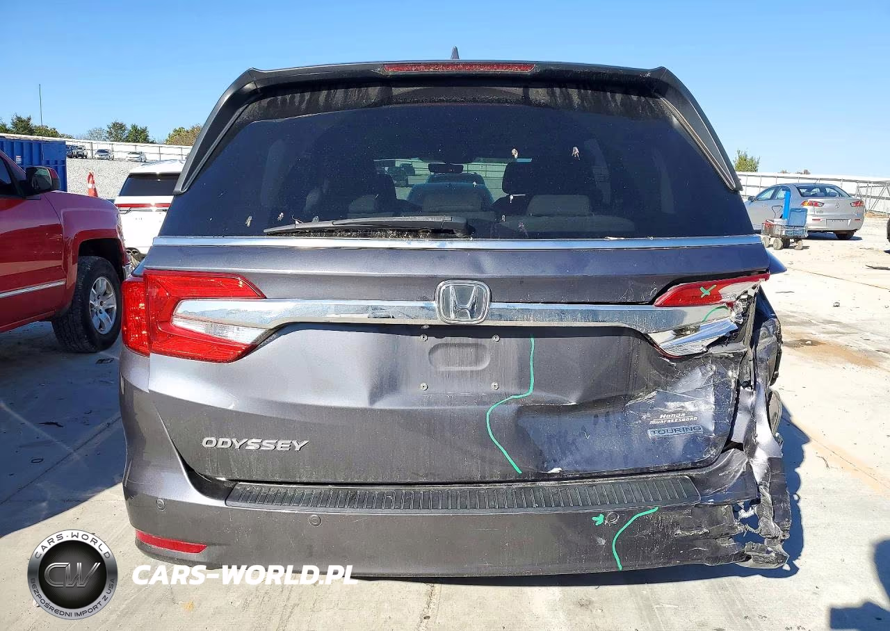 2018 Honda Odyssey Touring VIN:5FNRL6H89JB060146 - 6
