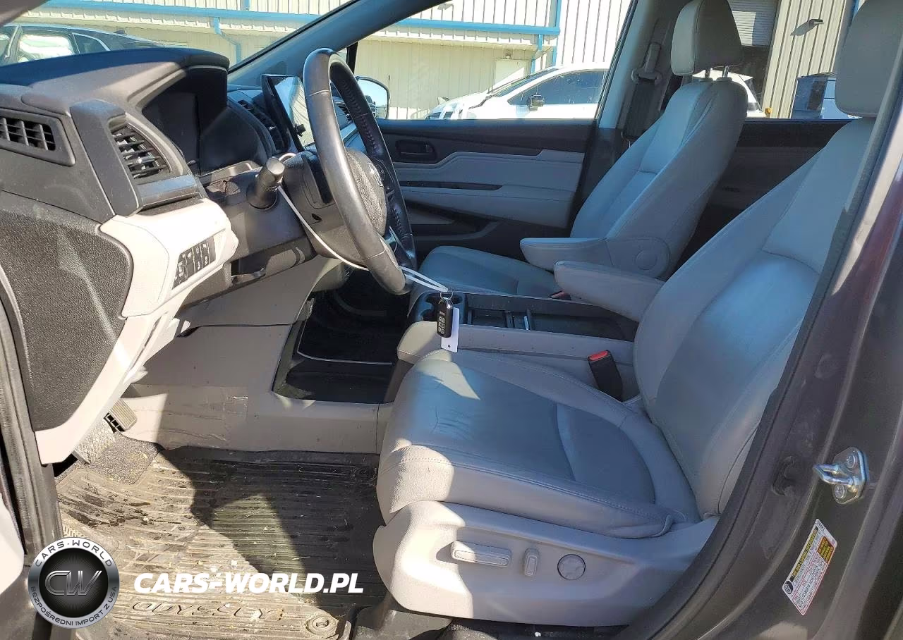 2018 Honda Odyssey Touring VIN:5FNRL6H89JB060146 - 7