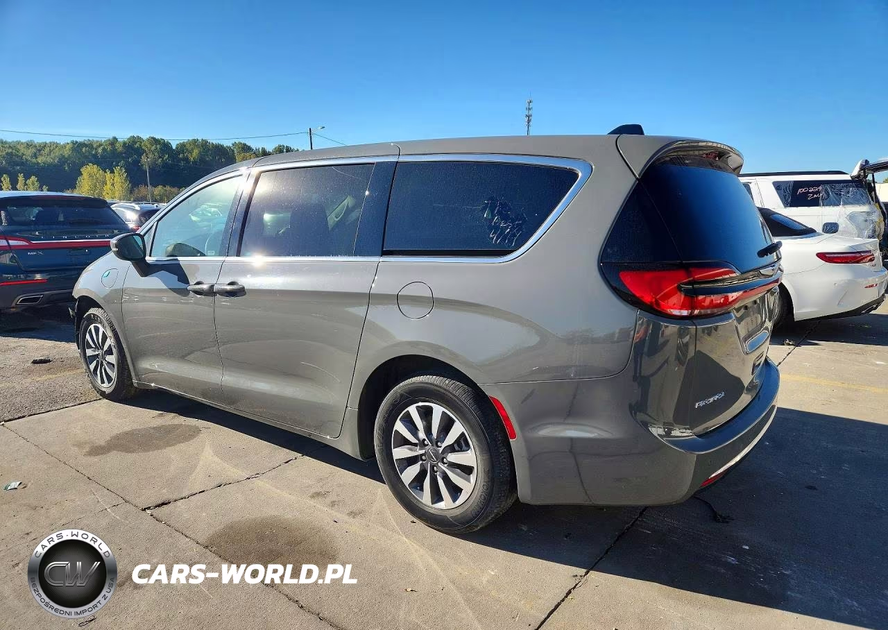 2023 Chrysler Pacifica Hybrid Touring L VIN:2C4RC1L78PR608670 - 2