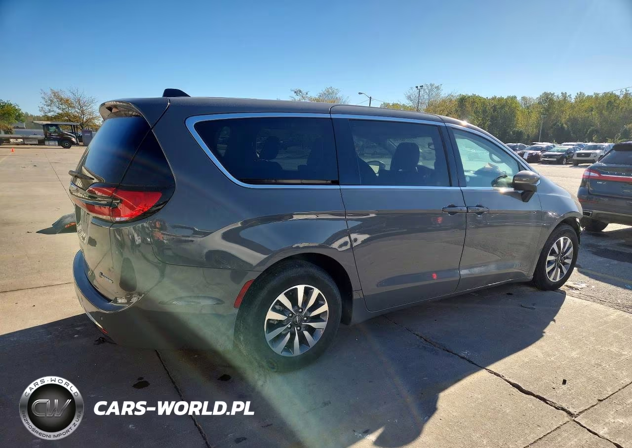 2023 Chrysler Pacifica Hybrid Touring L VIN:2C4RC1L78PR608670 - 3