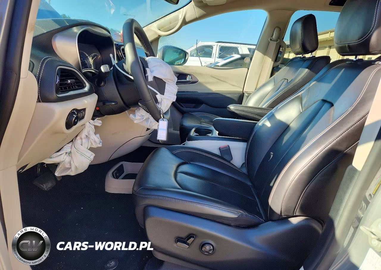 2023 Chrysler Pacifica Hybrid Touring L VIN:2C4RC1L78PR608670 - 7