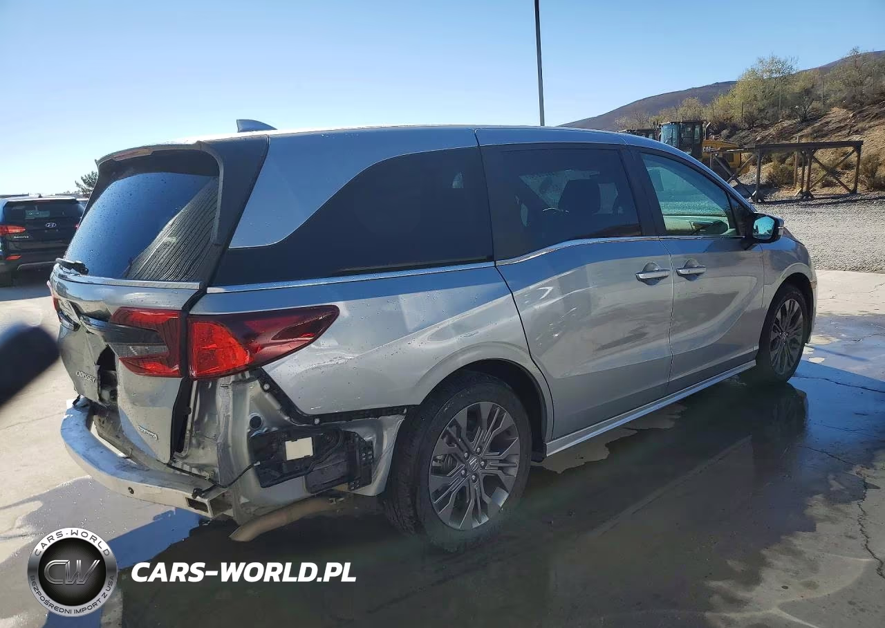 2026 Honda Odyssey Touring VIN:5FNRL6H86TB057708 - 3