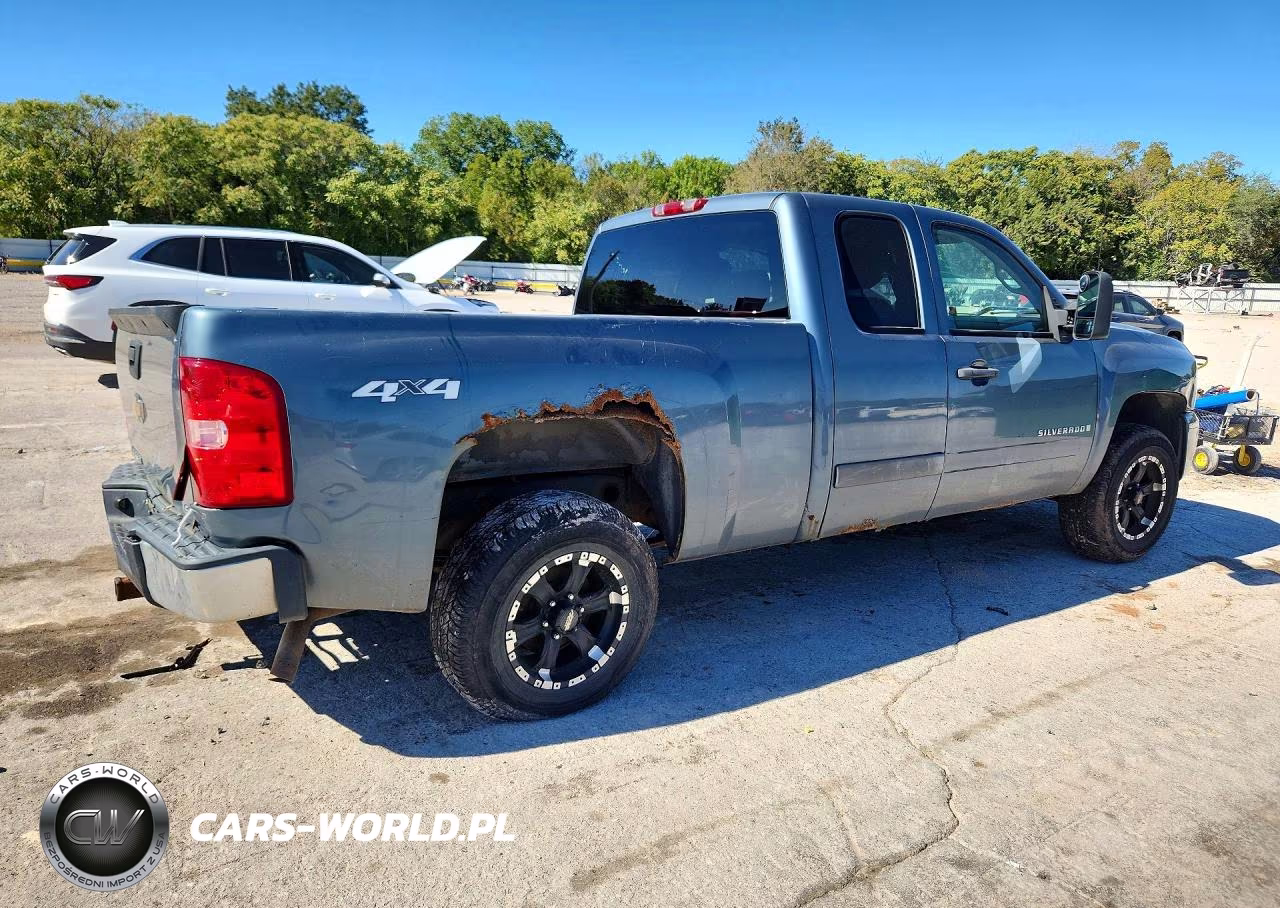 2008 Chevrolet Silverado K1500 VIN:2GCEK19C281319712 - 3