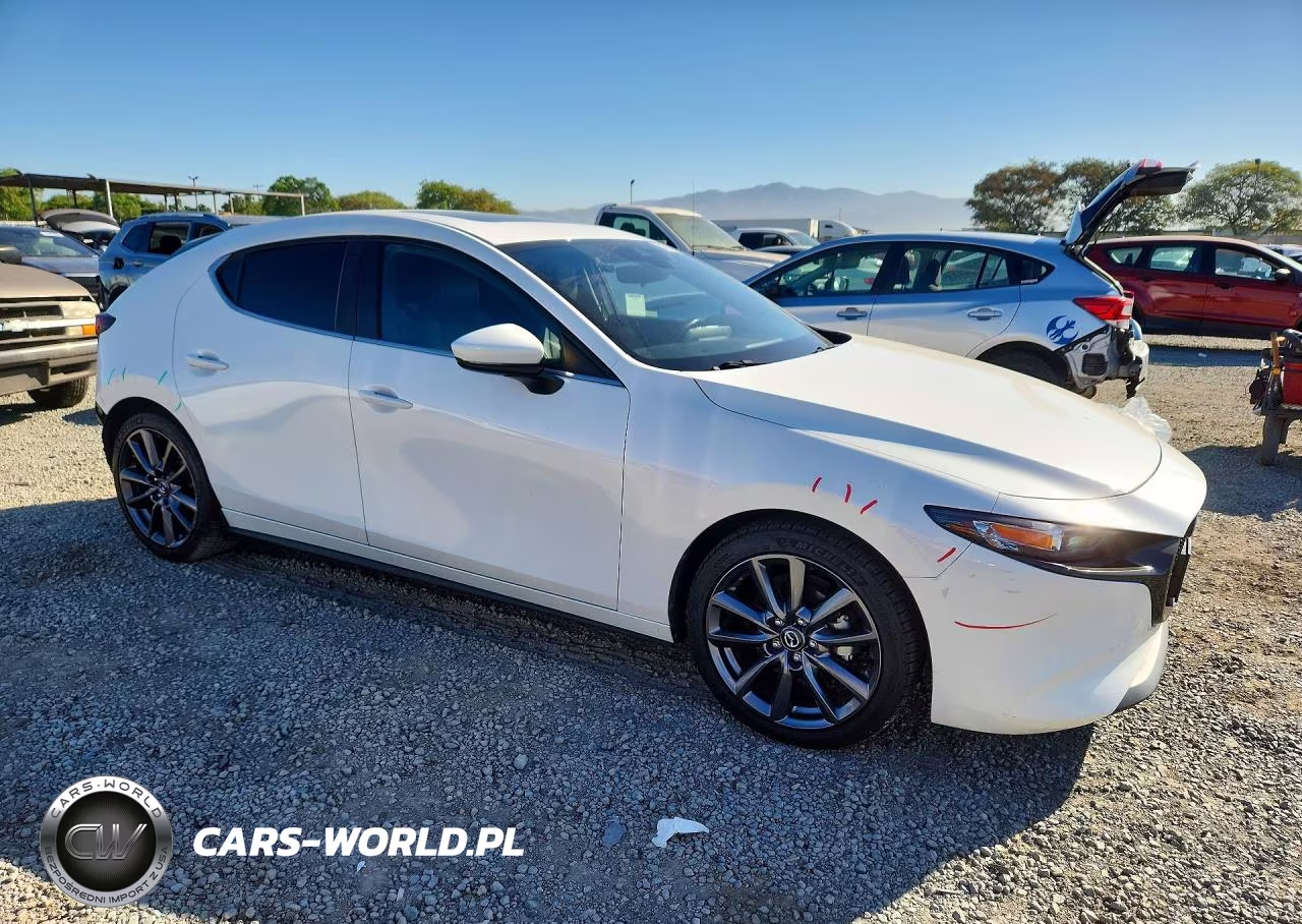 2022 Mazda 3 Preferred VIN:JM1BPALL0N1522323 - 4